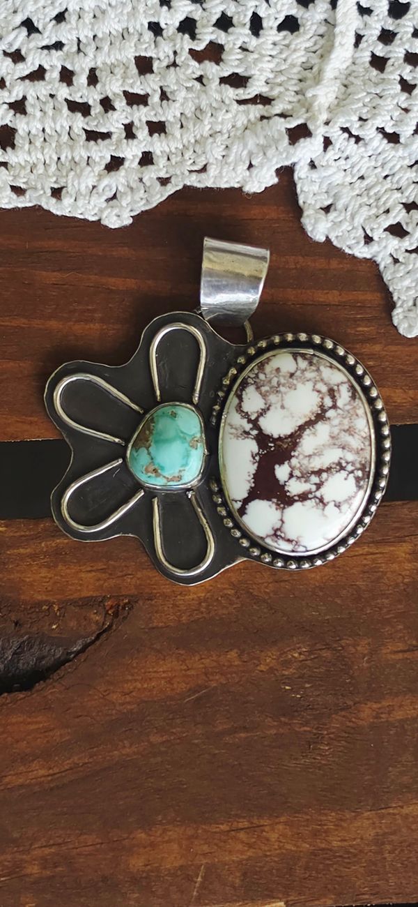 Bloom pendent